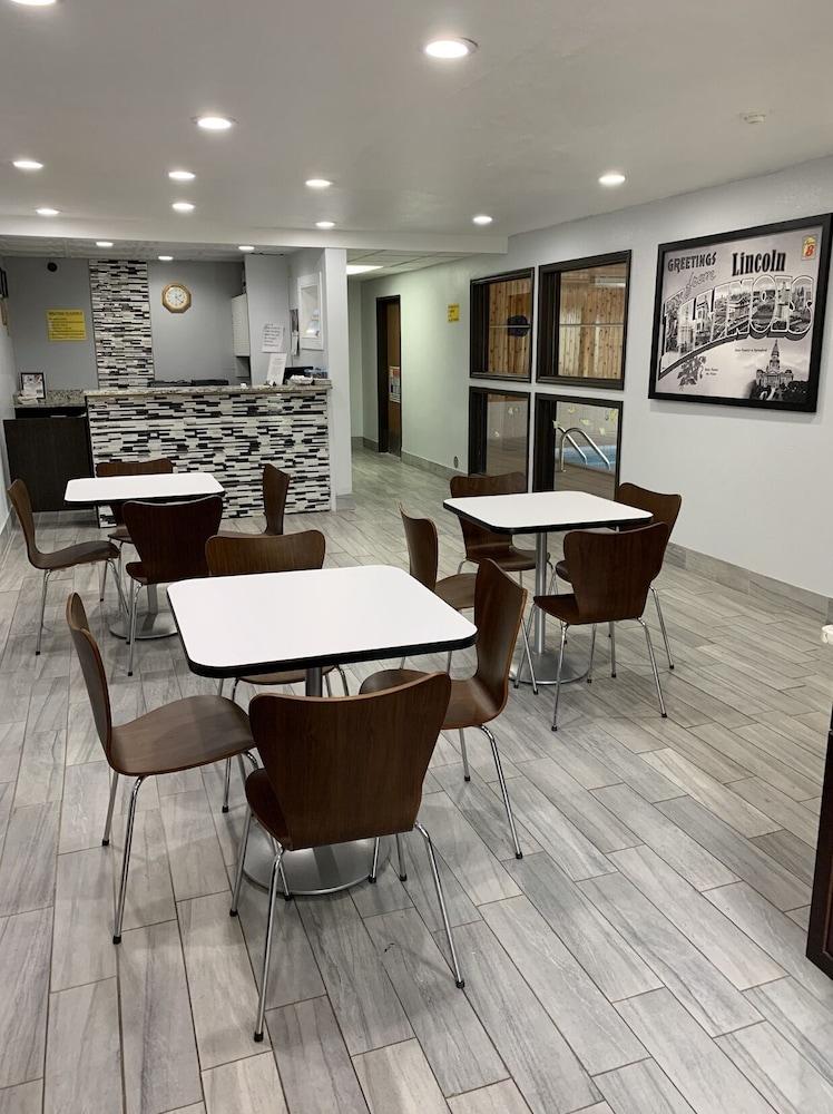 Hotel Super 8 By Wyndham Lincoln Esterno foto