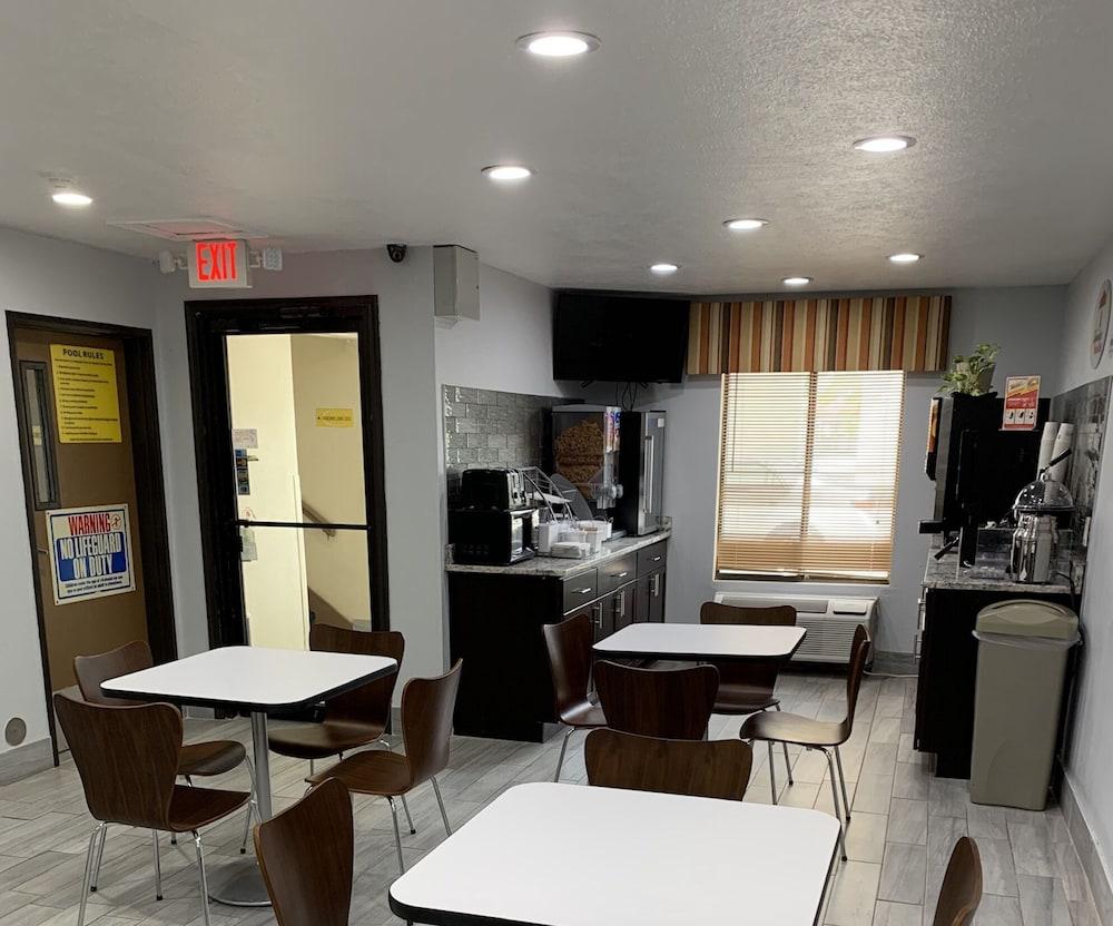 Hotel Super 8 By Wyndham Lincoln Esterno foto